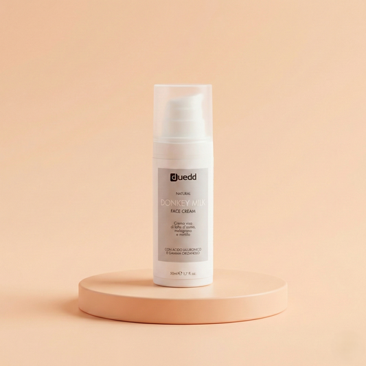 Vasetto da 50ml di Crema Viso al Latte d'Asina Bio DUEDD con Acido Ialuronico, Melograno e Mirtillo, trattamento anti-age e lenitivo